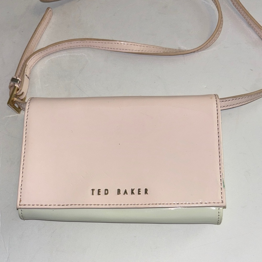 TED BAKER BLUSH PINK AND CREME PATENT LEATHER CROSSBODY ADJUSTABLE STRAP SNAP